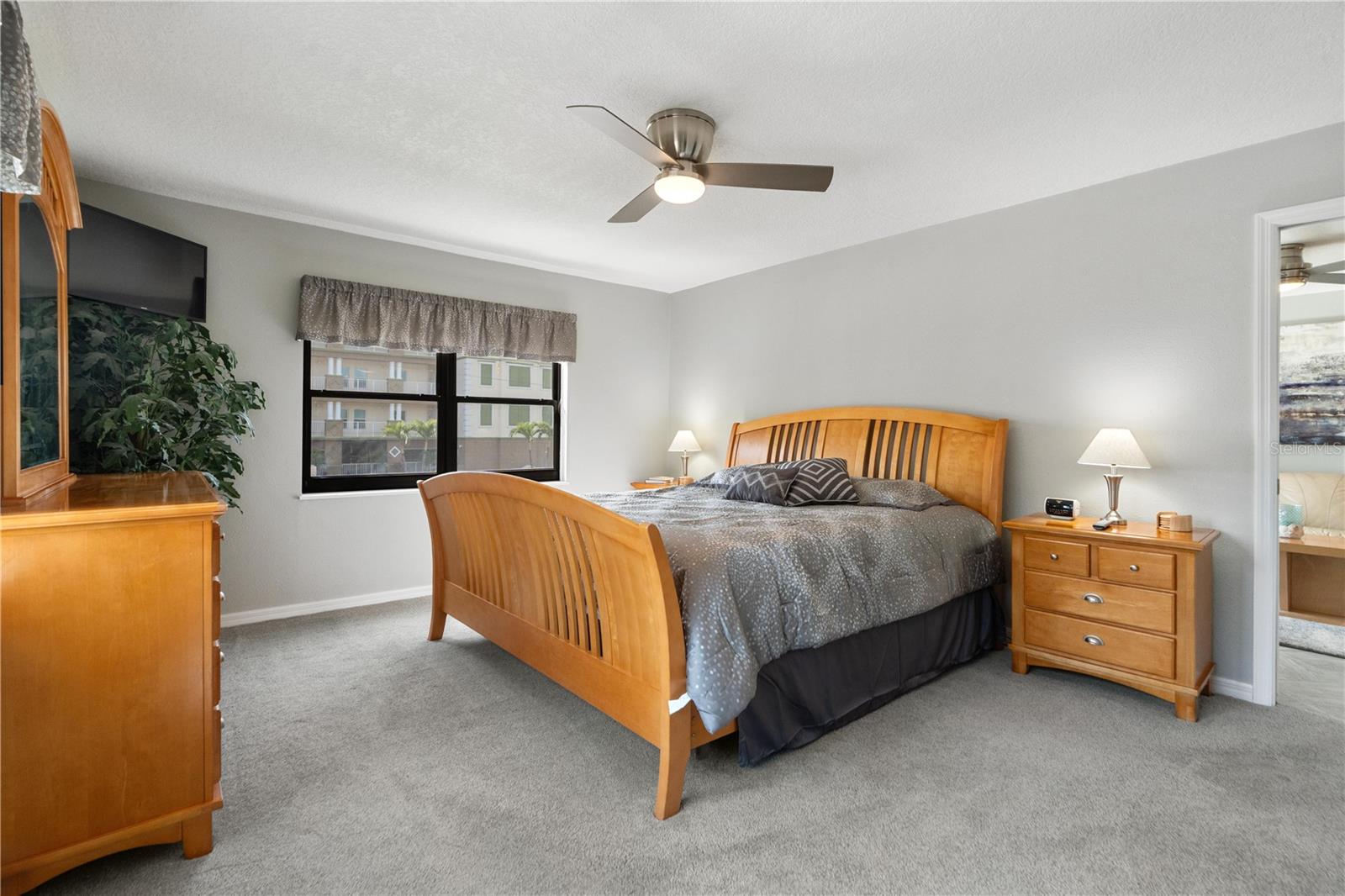 Image 17 of 36 For 14001 Gulf Boulevard 201