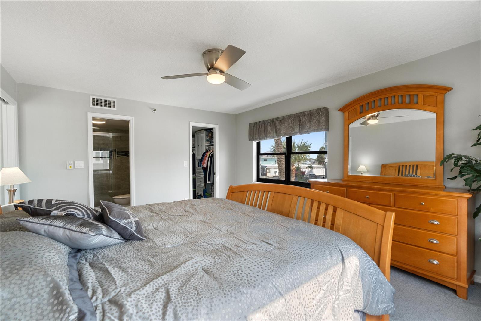 Image 18 of 36 For 14001 Gulf Boulevard 201