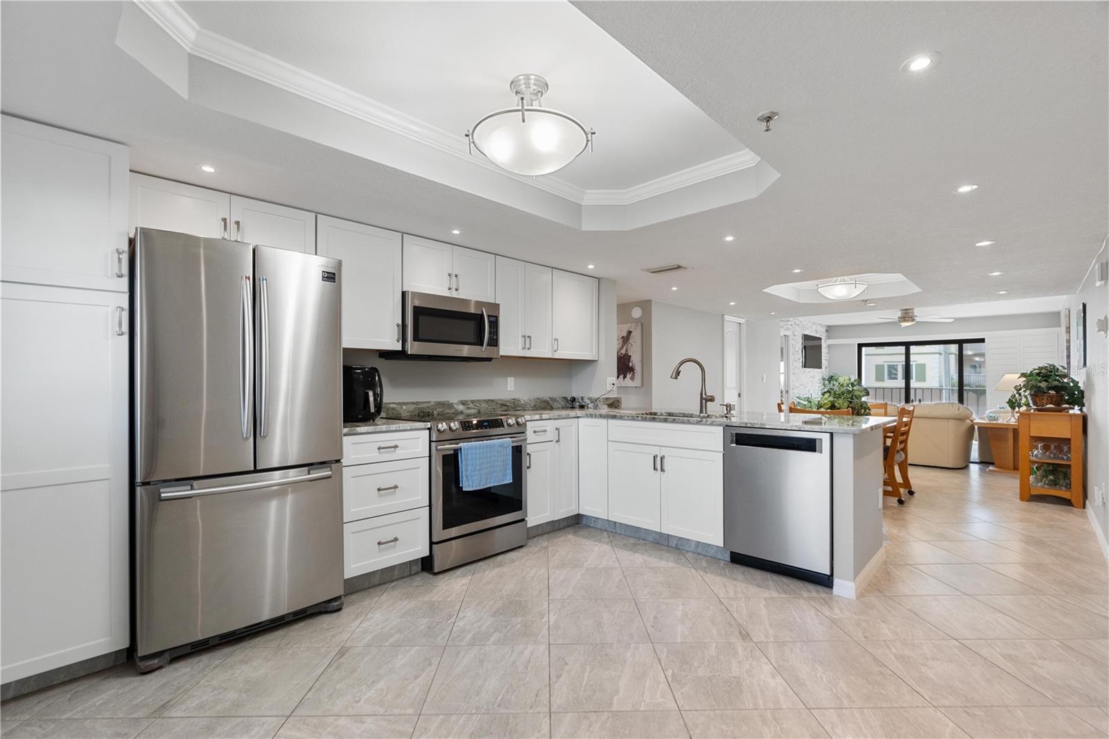 Image 6 of 36 For 14001 Gulf Boulevard 201