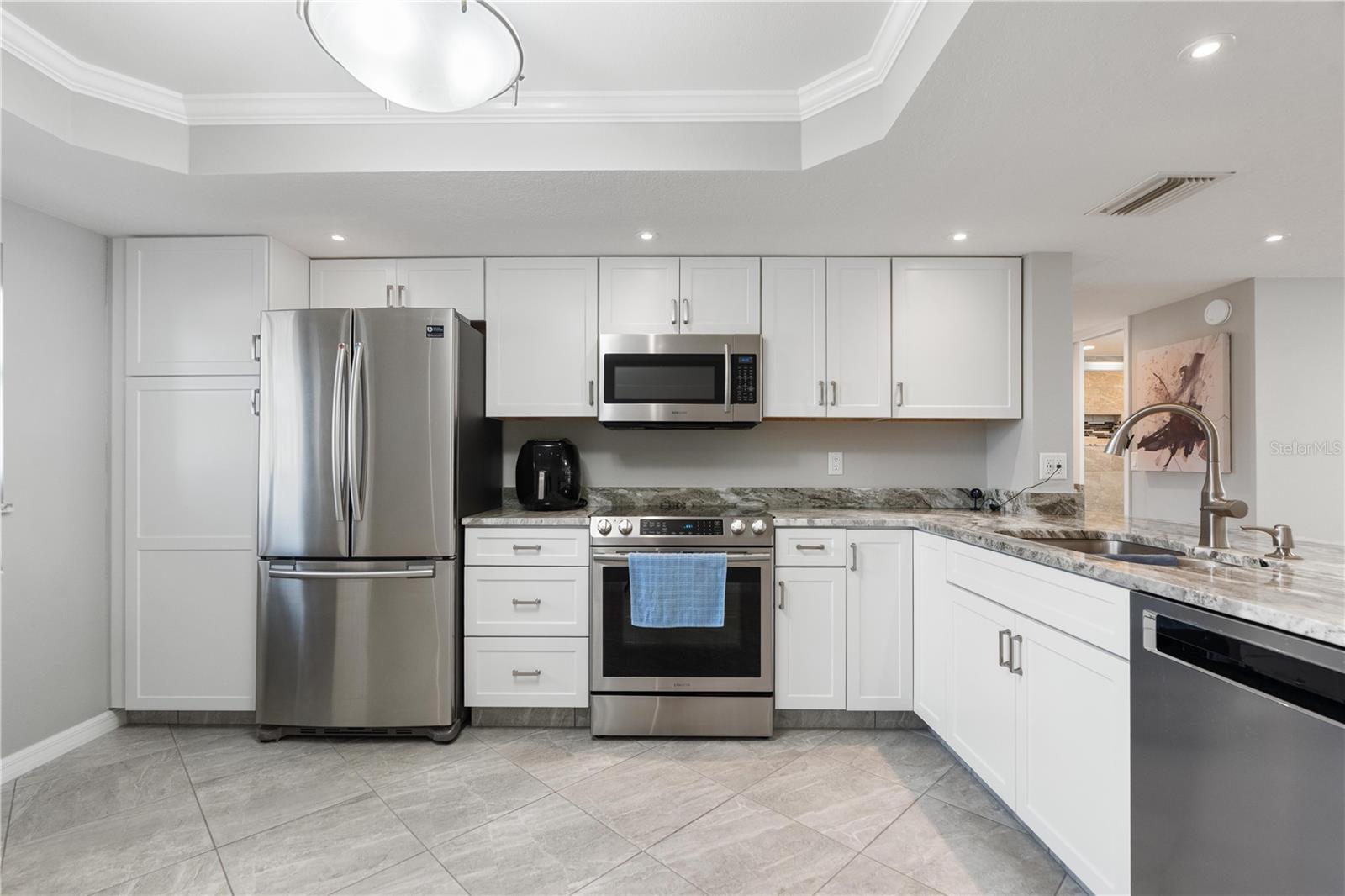 Image 7 of 36 For 14001 Gulf Boulevard 201