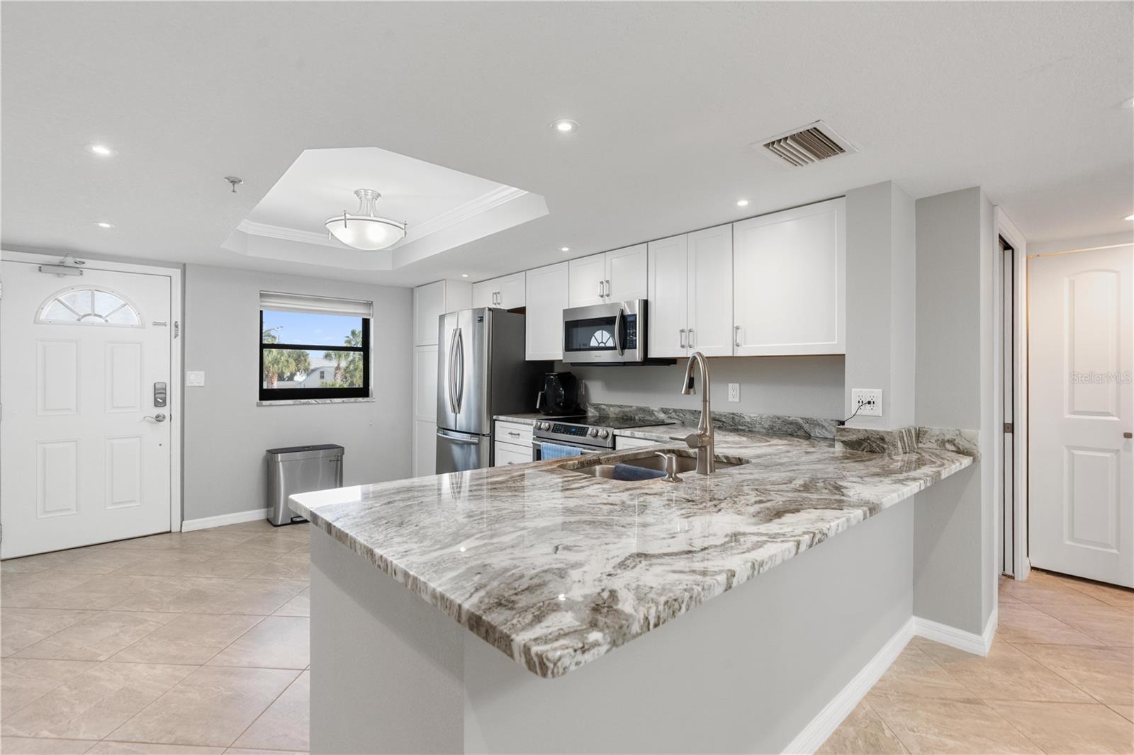 Image 8 of 36 For 14001 Gulf Boulevard 201