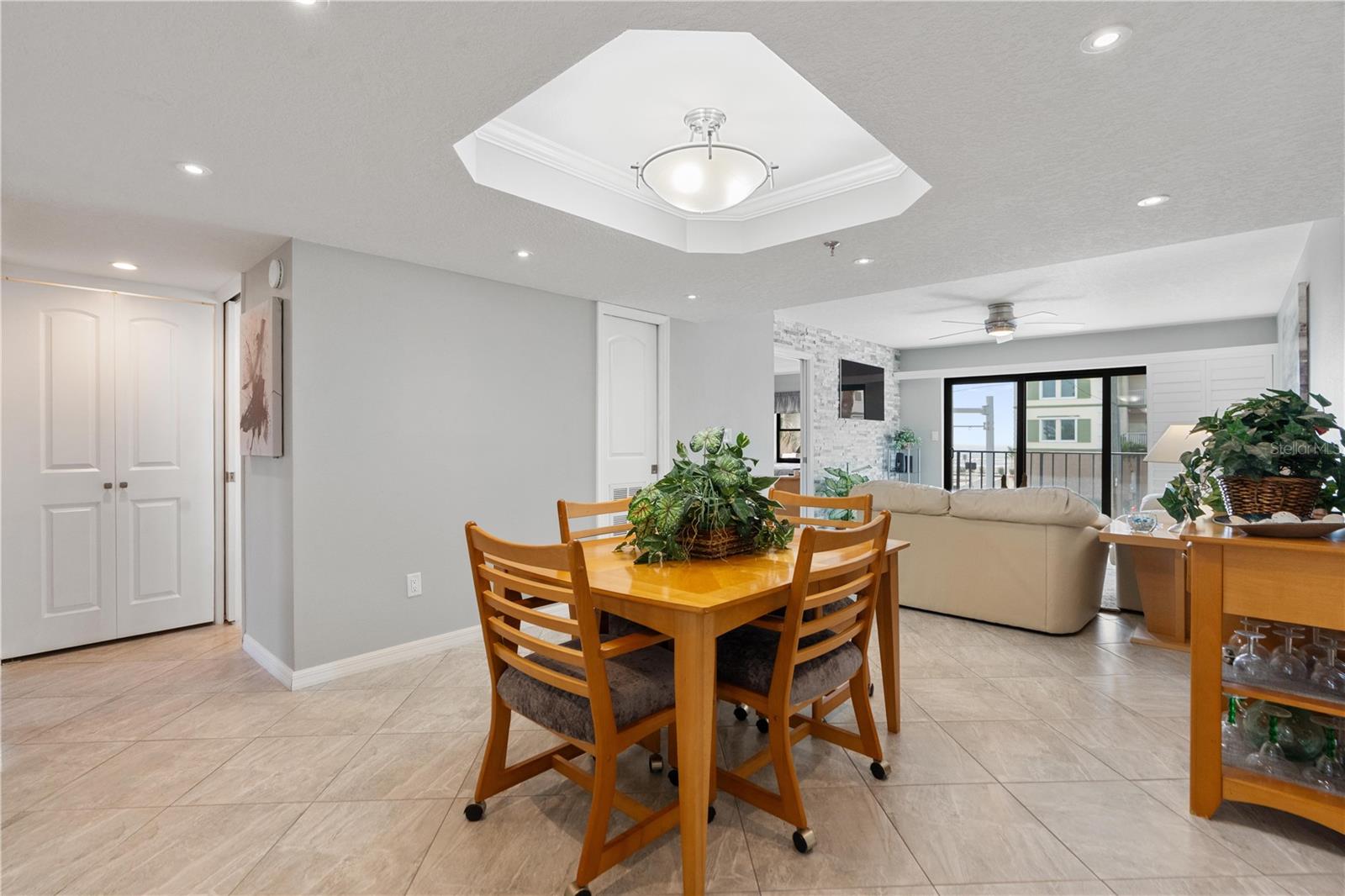 Image 9 of 36 For 14001 Gulf Boulevard 201