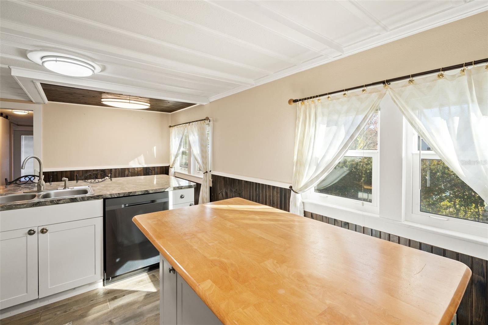 Image 39 of 82 For 7288 Coventry Court