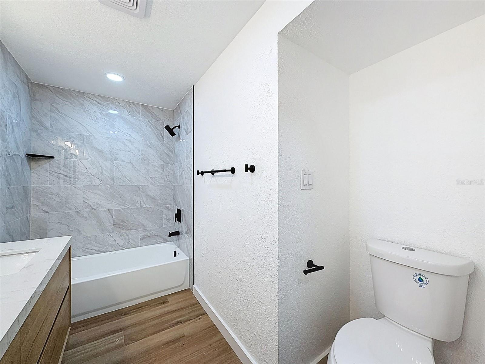 Image 15 of 32 For 1406 Lake Avenue