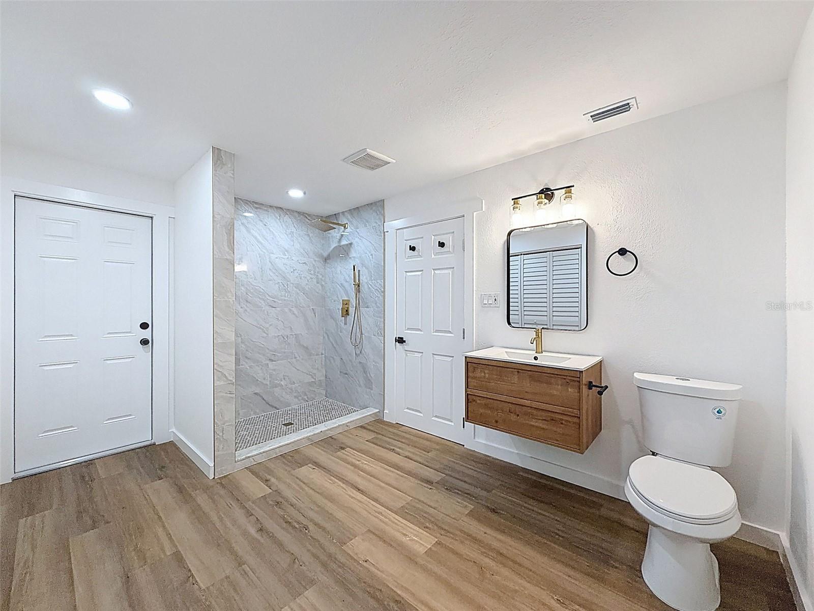 Image 17 of 32 For 1406 Lake Avenue