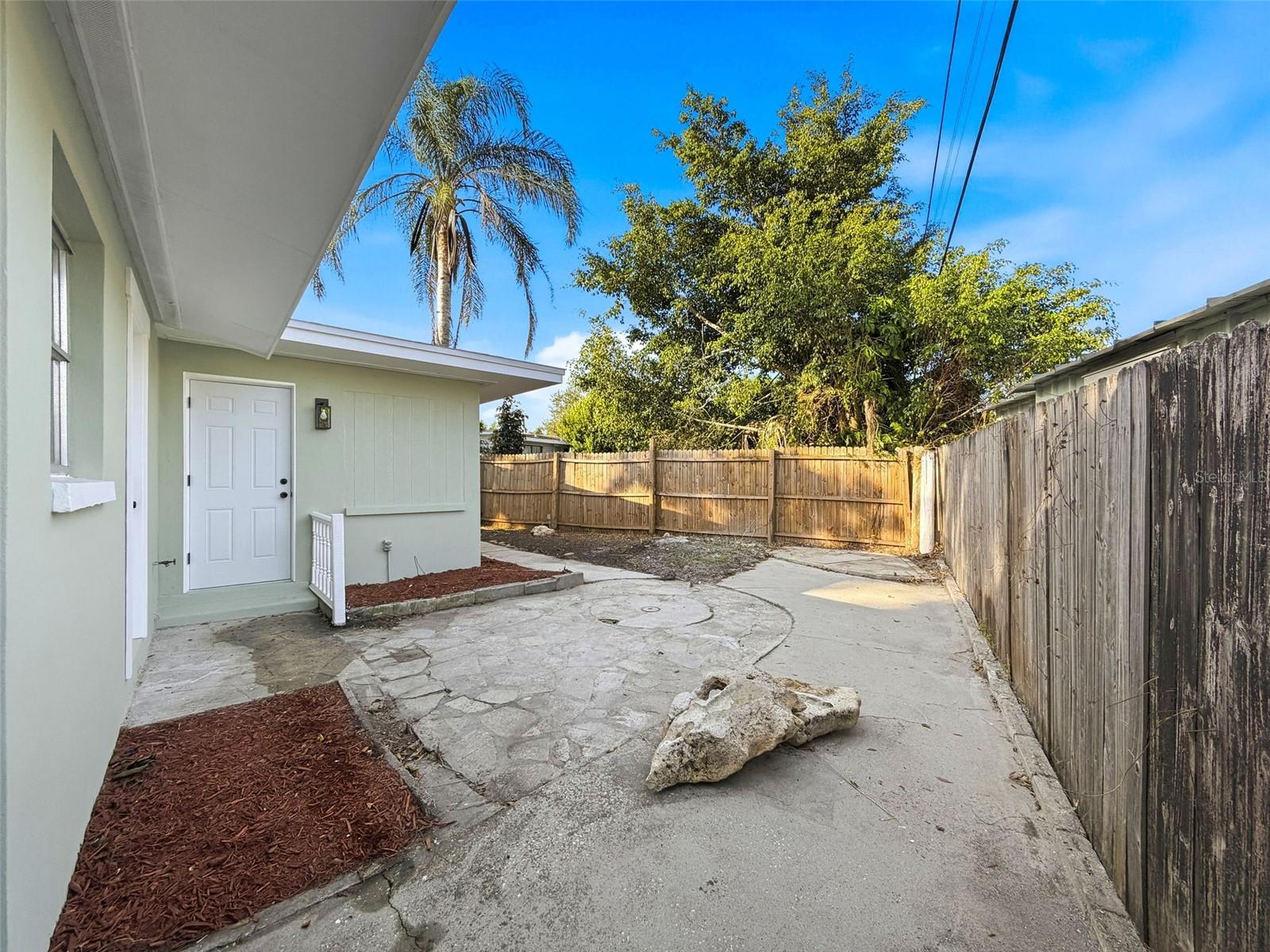 Image 28 of 32 For 1406 Lake Avenue