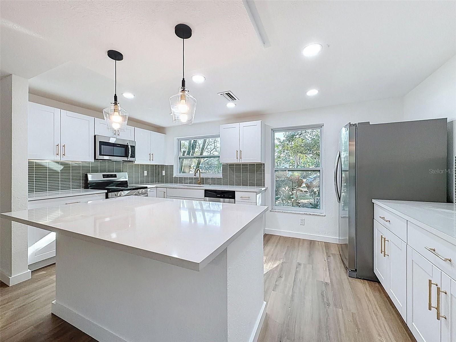 Image 6 of 32 For 1406 Lake Avenue