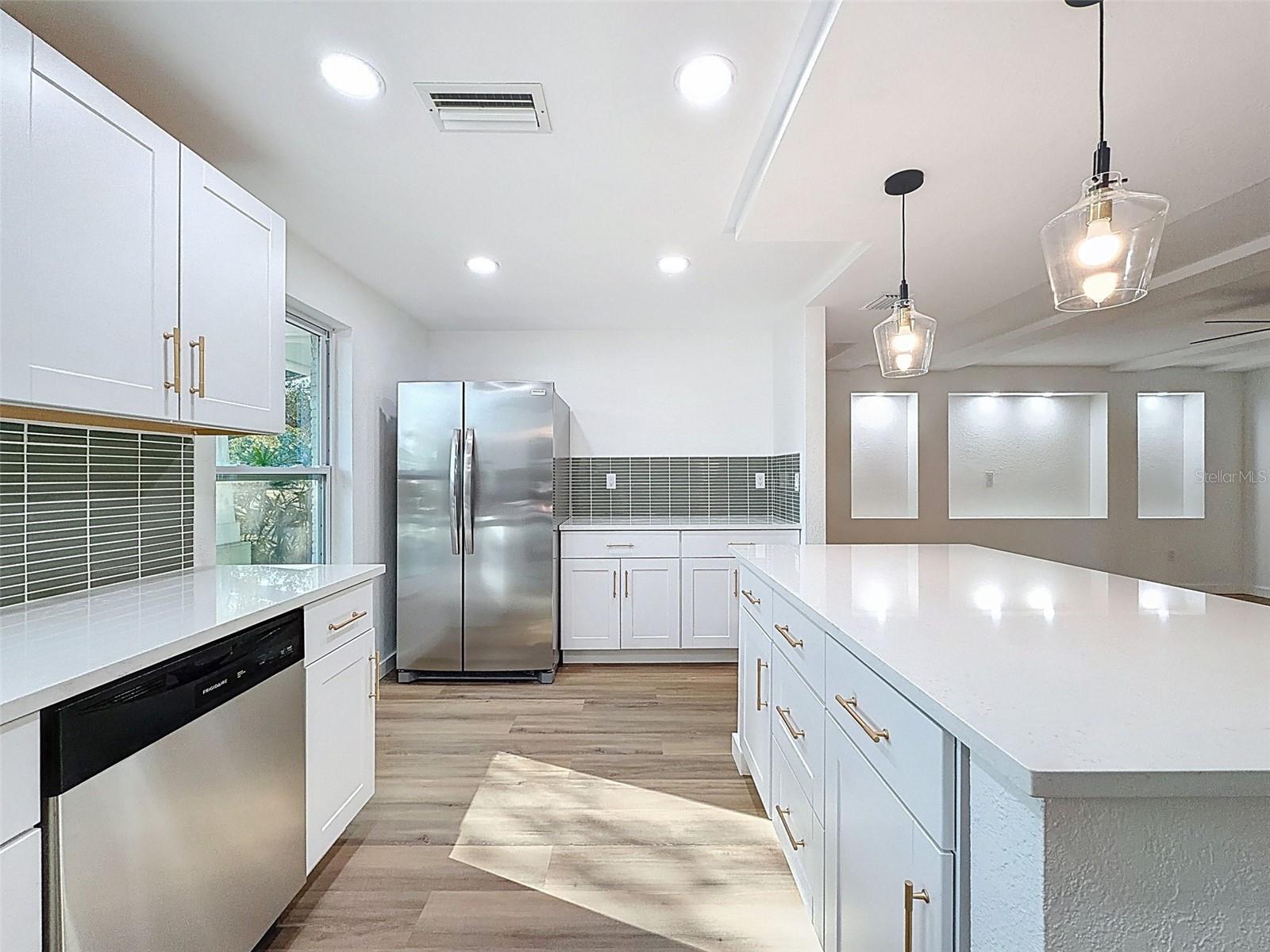 Image 8 of 32 For 1406 Lake Avenue