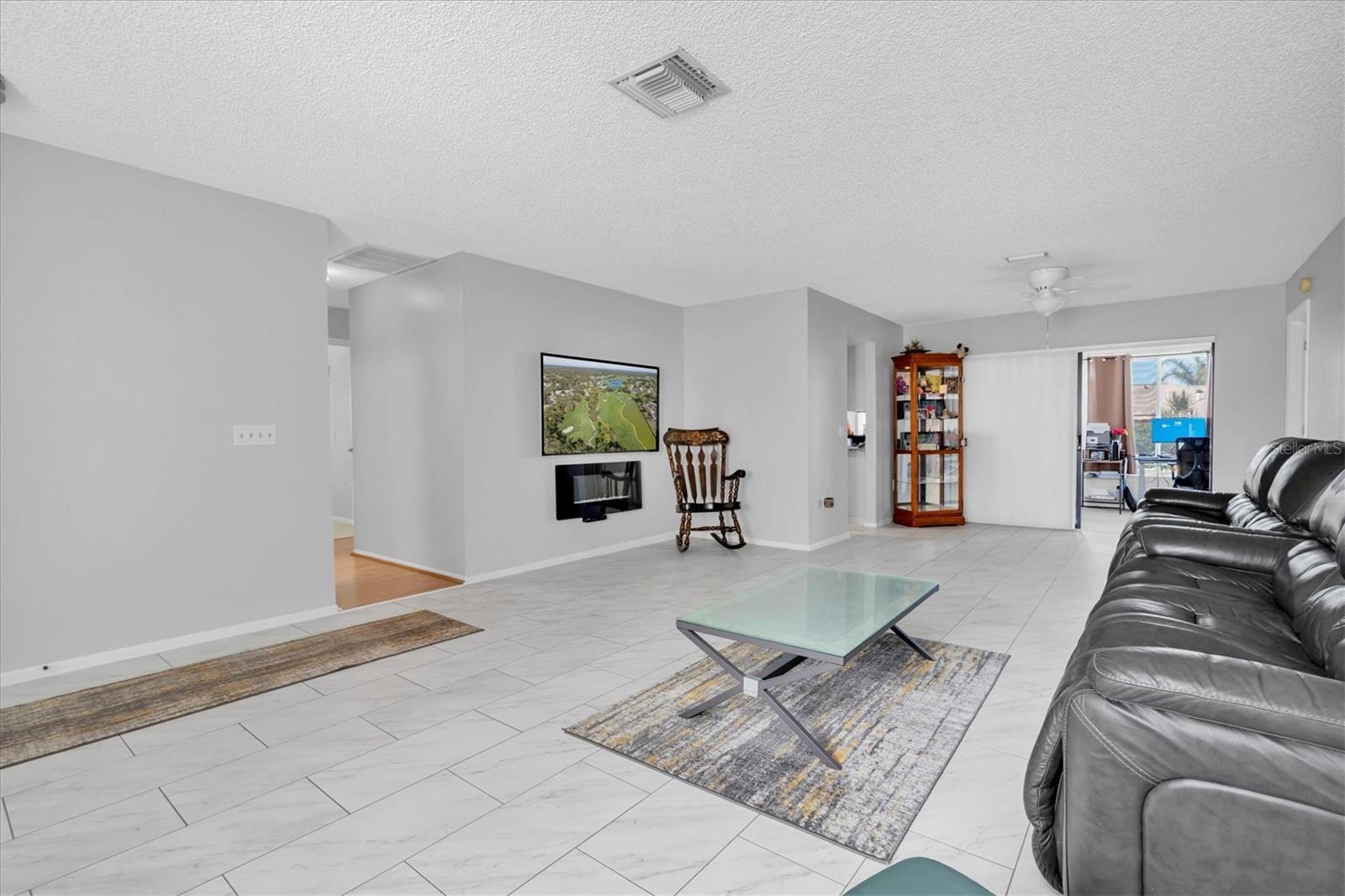 Image 10 of 64 For 7099 Pond View Court