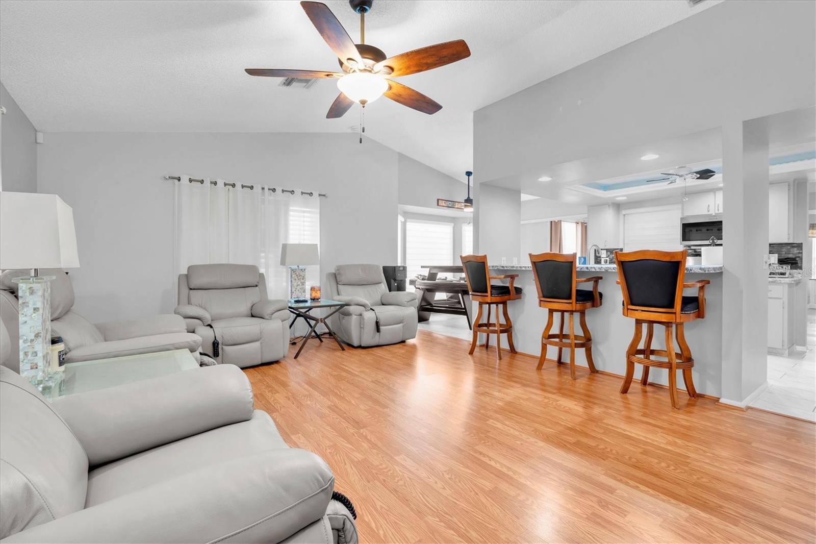 Image 18 of 64 For 7099 Pond View Court