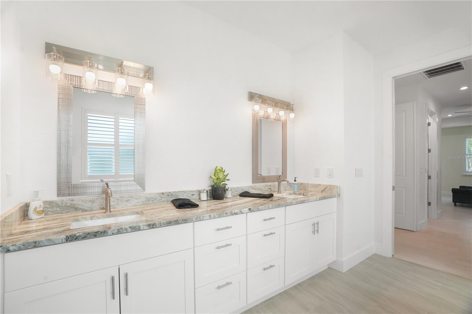 Image 23 of 57 For 10380 Yellow Hammer Road