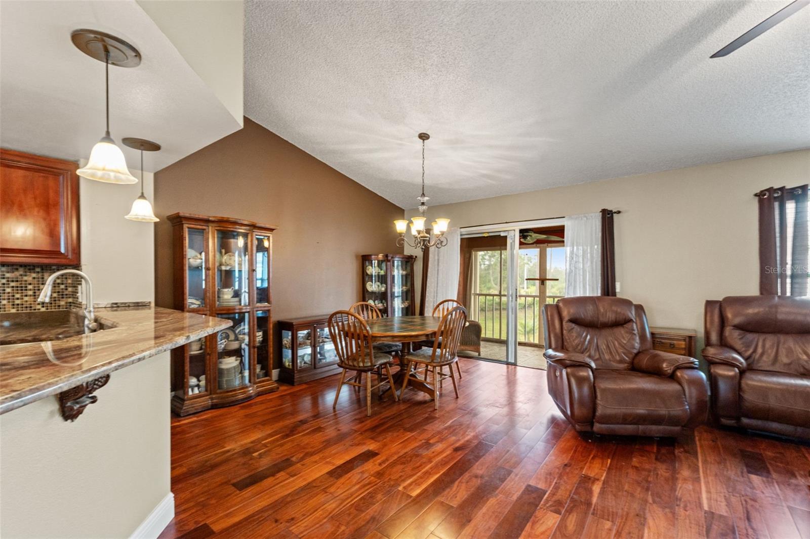 Image 8 of 39 For 7828 Hardwick Drive 924