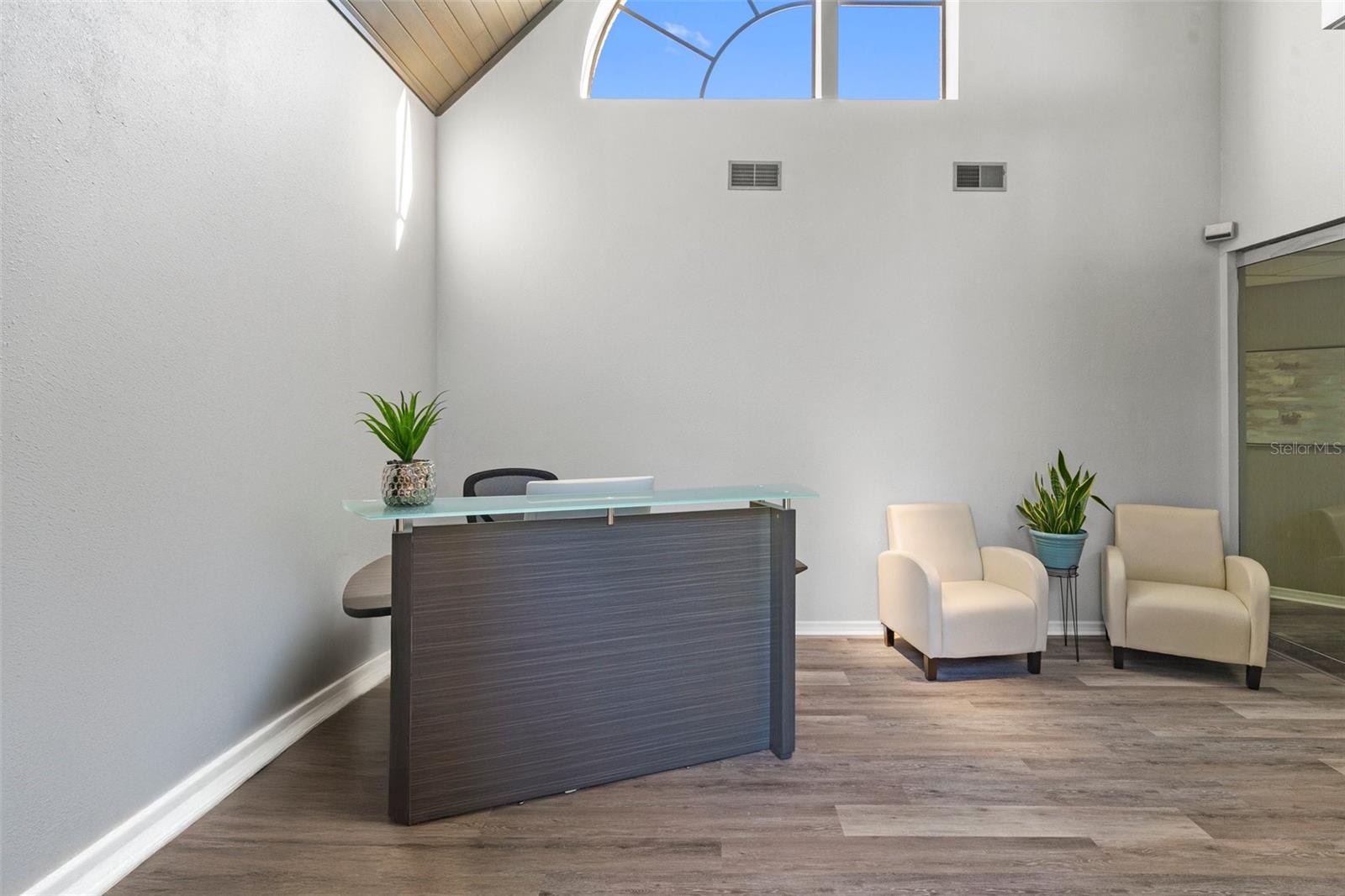 Listing photo id 2 for 315 Howell Avenue