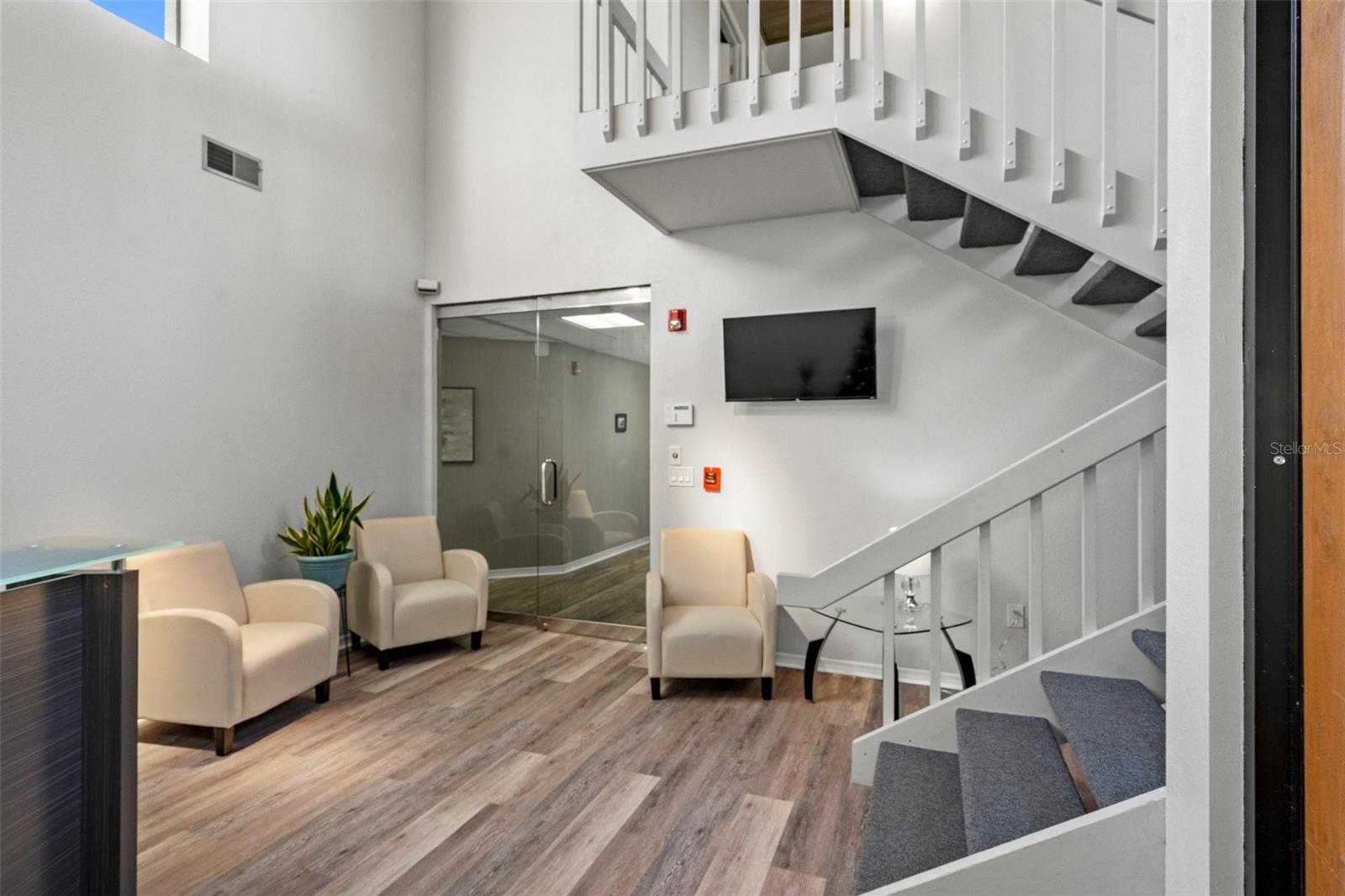 Listing photo id 3 for 315 Howell Avenue