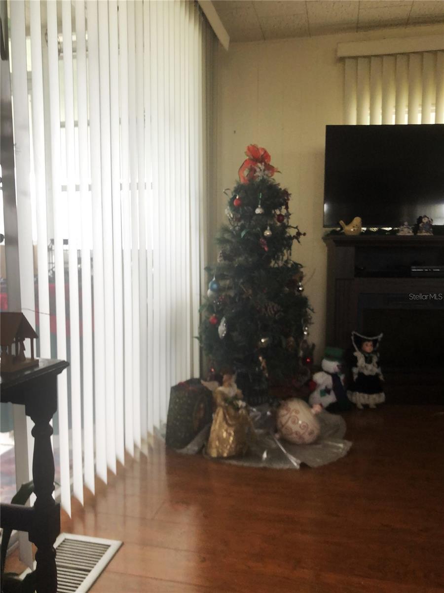 Image 3 of 4 For 51 Delaware Court 9