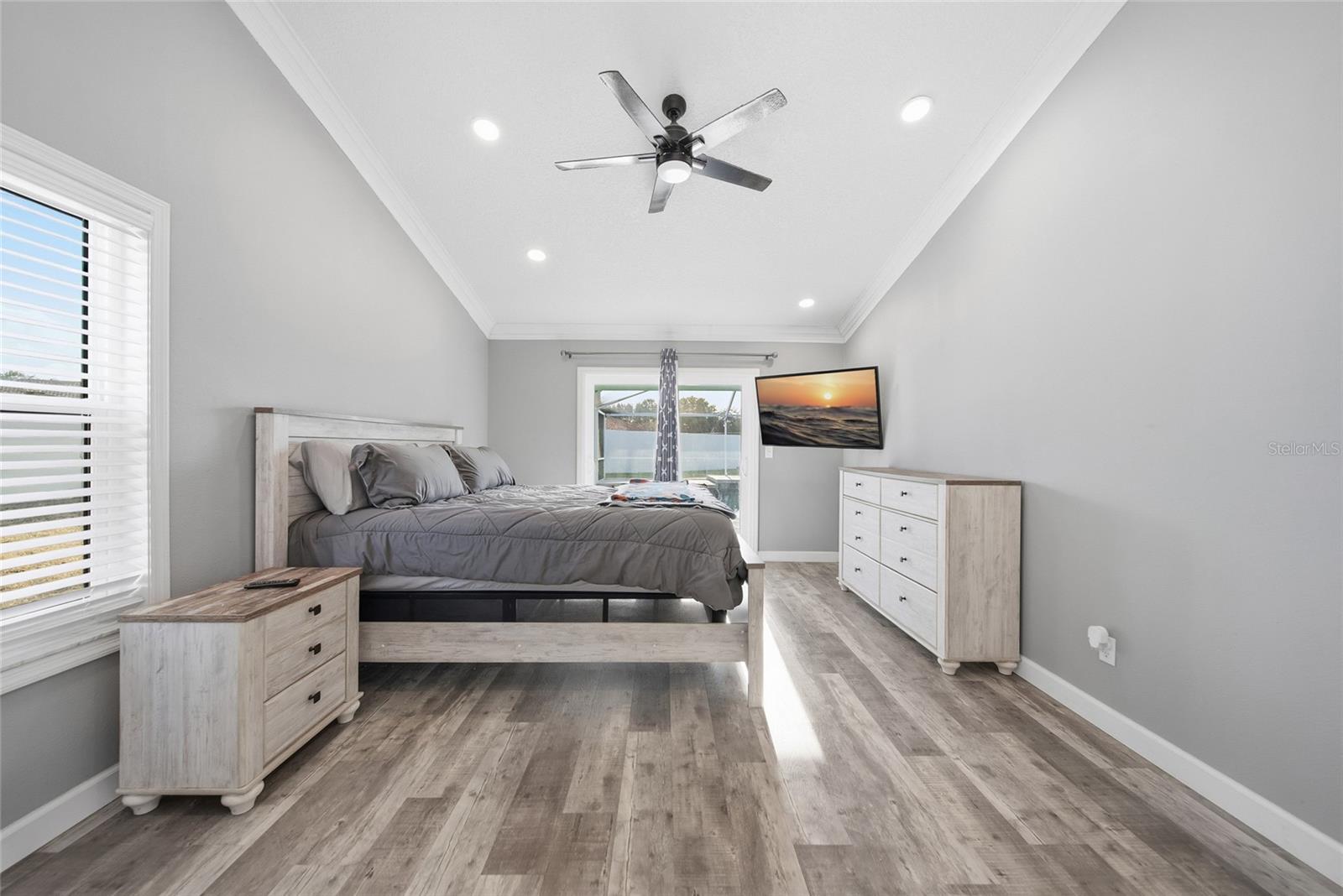 Image 10 of 45 For 9823 Sunnyoak Drive