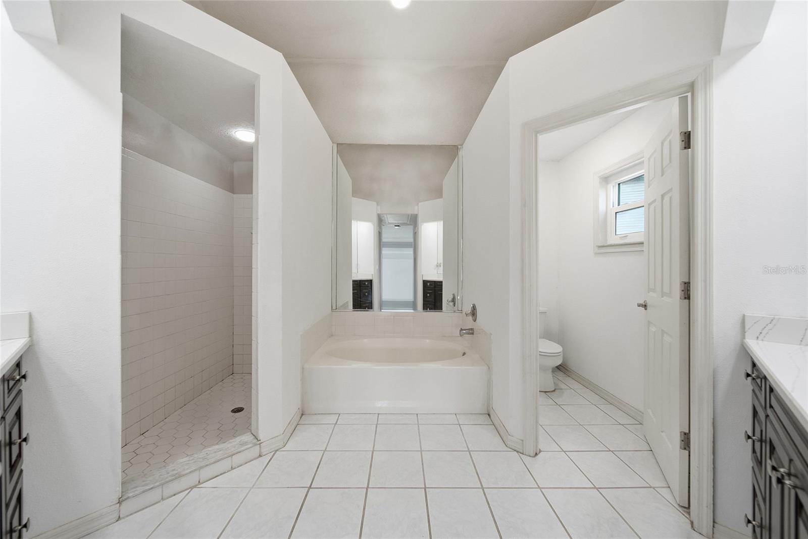 Image 11 of 45 For 9823 Sunnyoak Drive