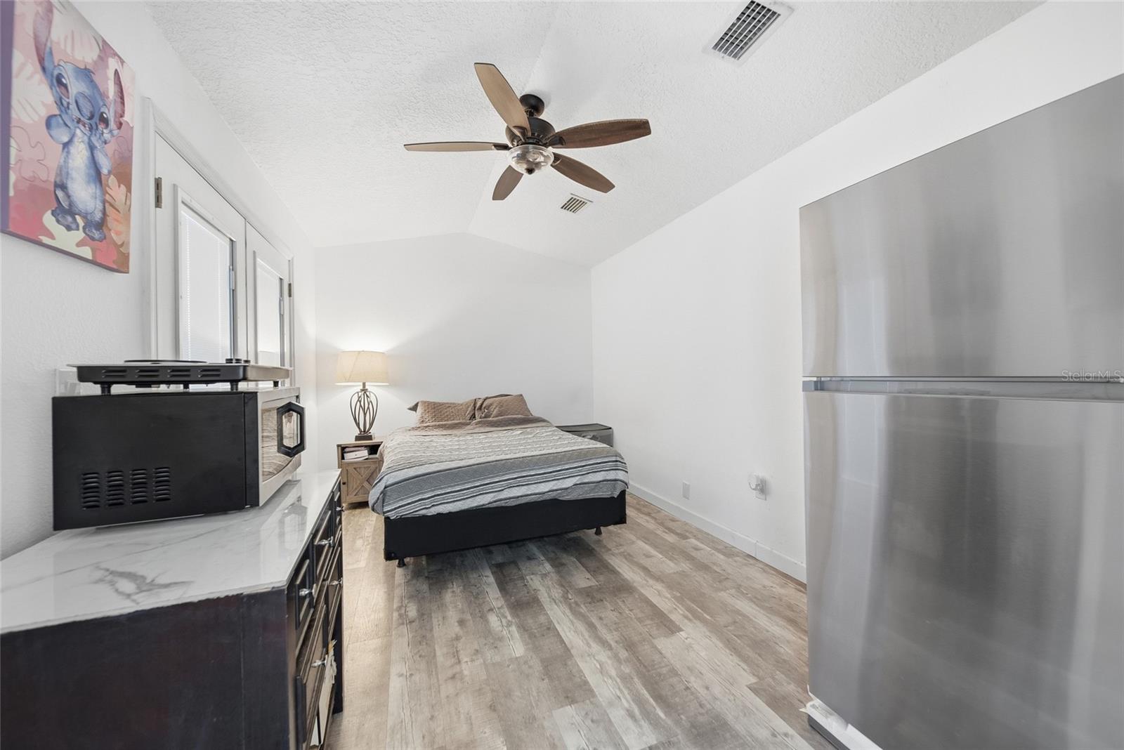 Image 21 of 45 For 9823 Sunnyoak Drive