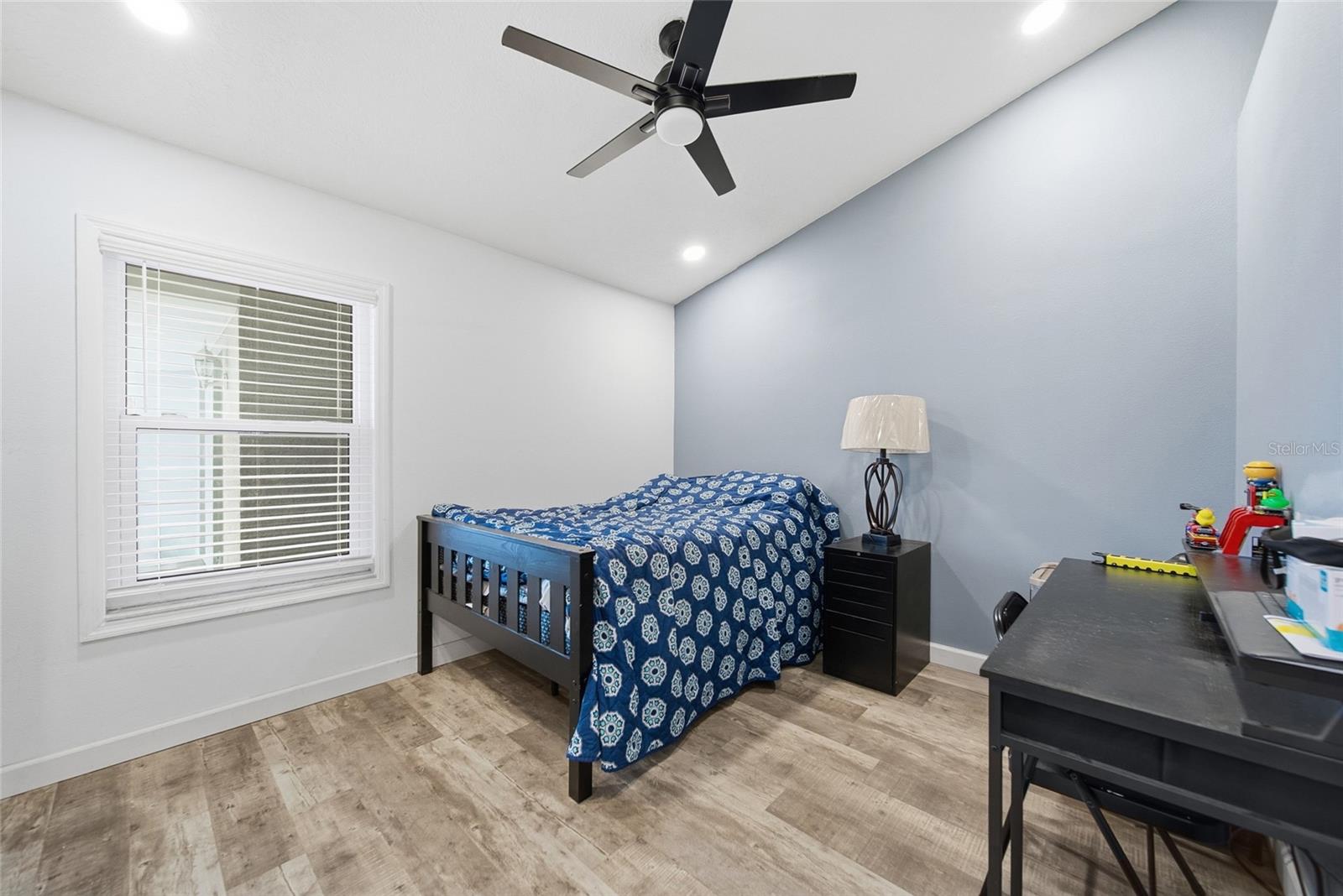 Image 26 of 45 For 9823 Sunnyoak Drive