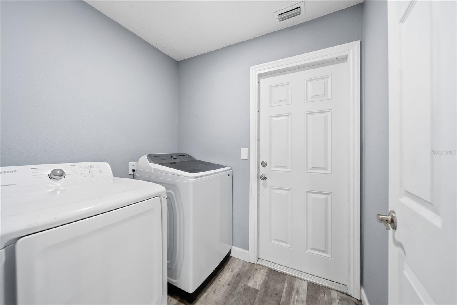 Image 30 of 45 For 9823 Sunnyoak Drive