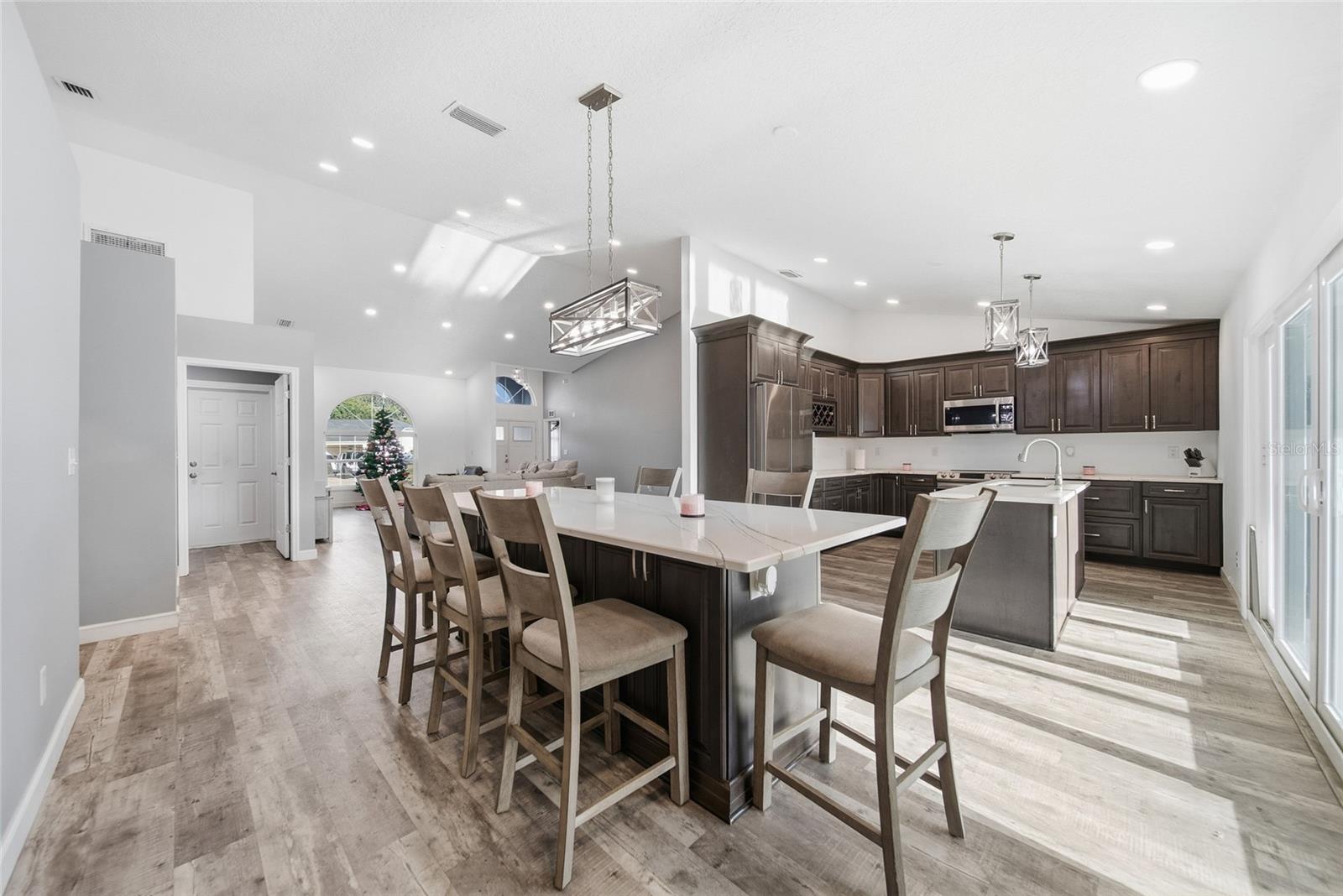 Image 7 of 45 For 9823 Sunnyoak Drive