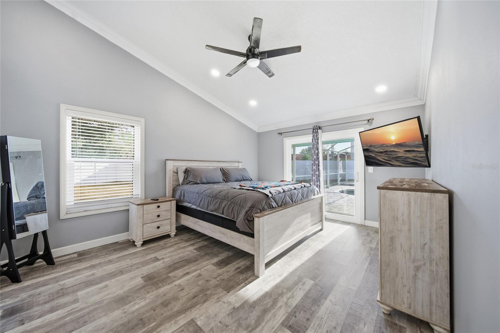 Image 9 of 45 For 9823 Sunnyoak Drive