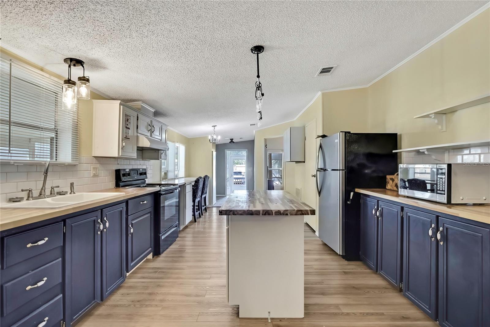 Image 11 of 39 For 2400 Lemur Drive