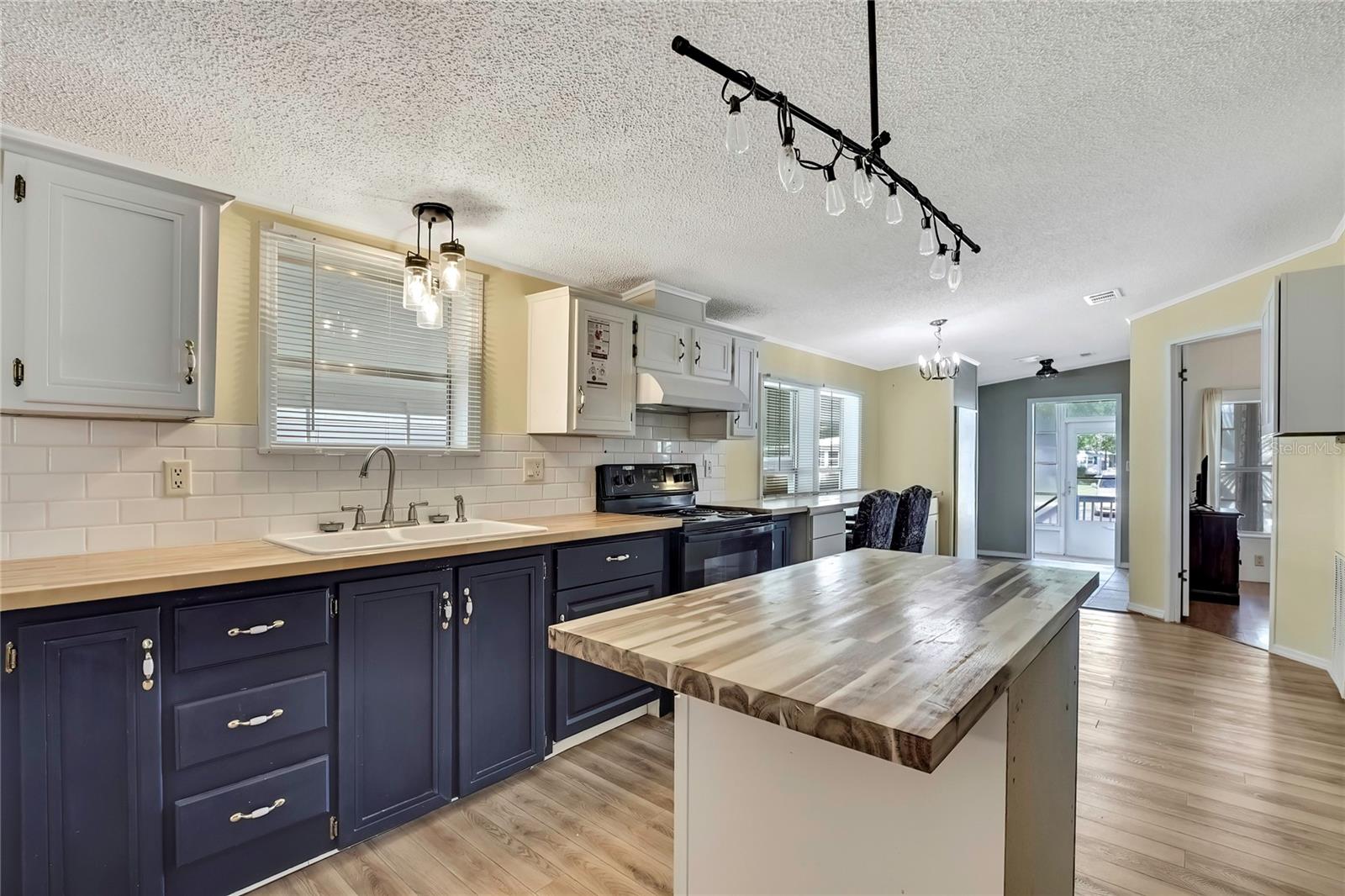 Image 12 of 39 For 2400 Lemur Drive