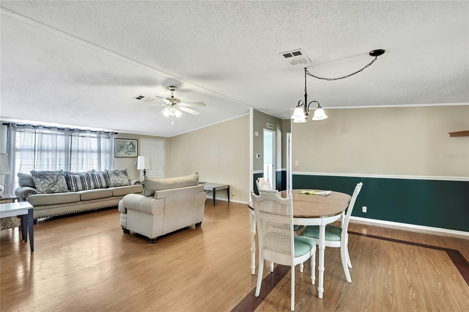 Image 4 of 39 For 2400 Lemur Drive