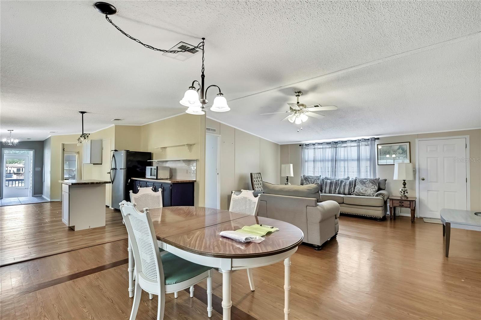 Image 5 of 39 For 2400 Lemur Drive