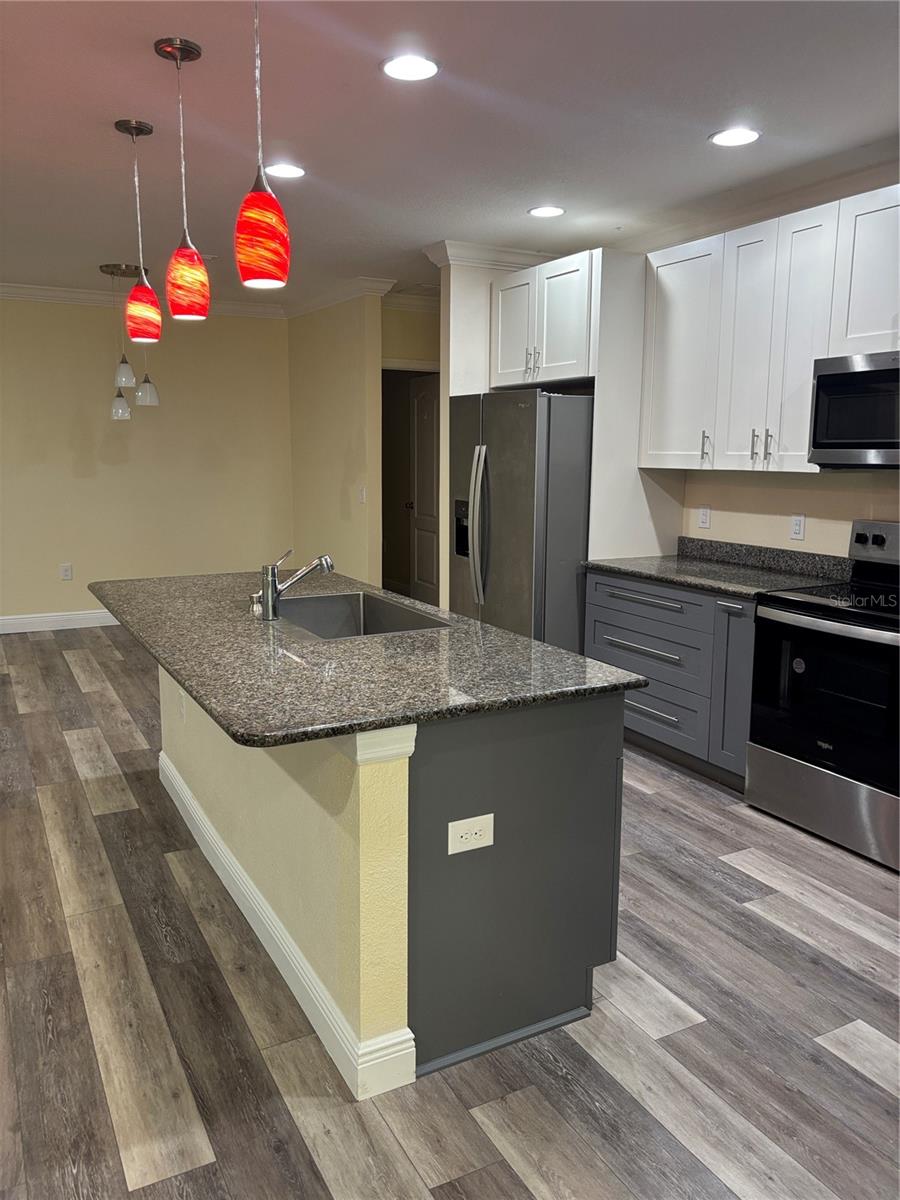 Image 10 of 62 For 1159 Macfarlane Avenue