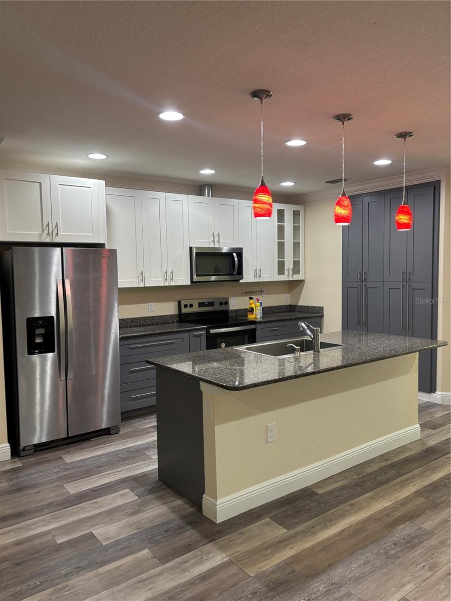 Image 11 of 62 For 1159 Macfarlane Avenue