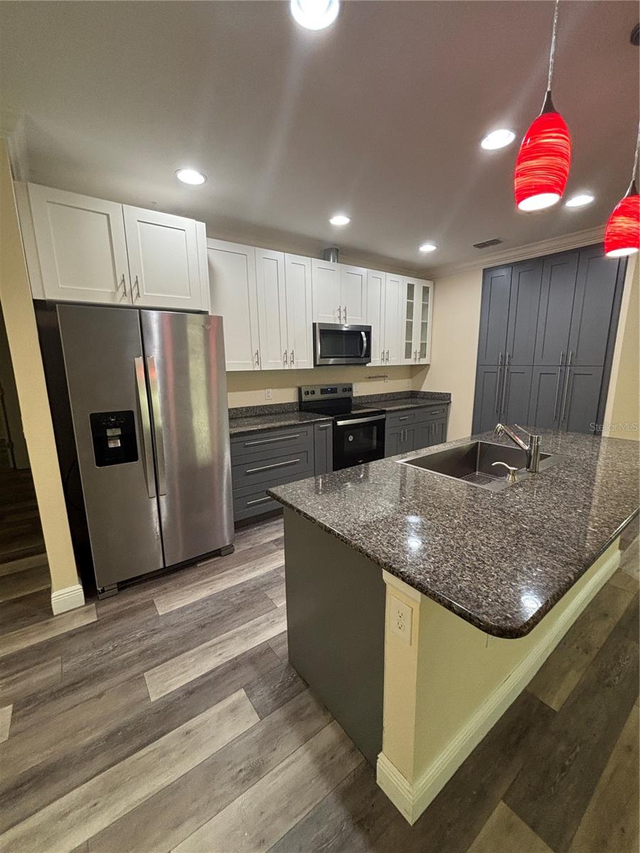 Image 12 of 62 For 1159 Macfarlane Avenue