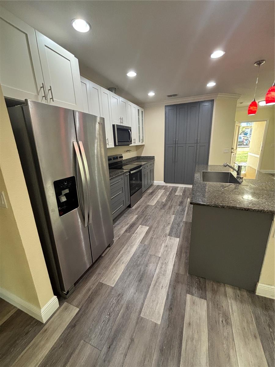 Image 13 of 62 For 1159 Macfarlane Avenue