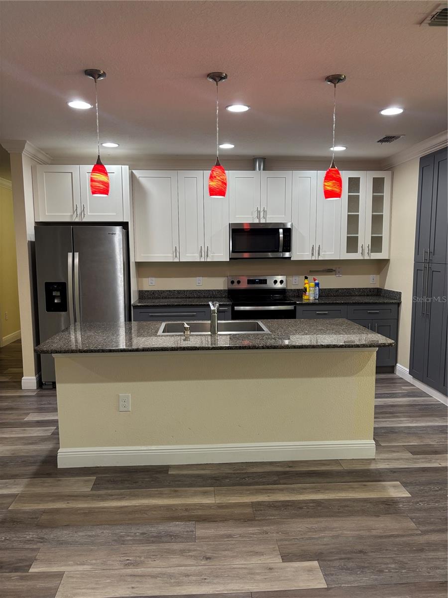 Image 15 of 62 For 1159 Macfarlane Avenue