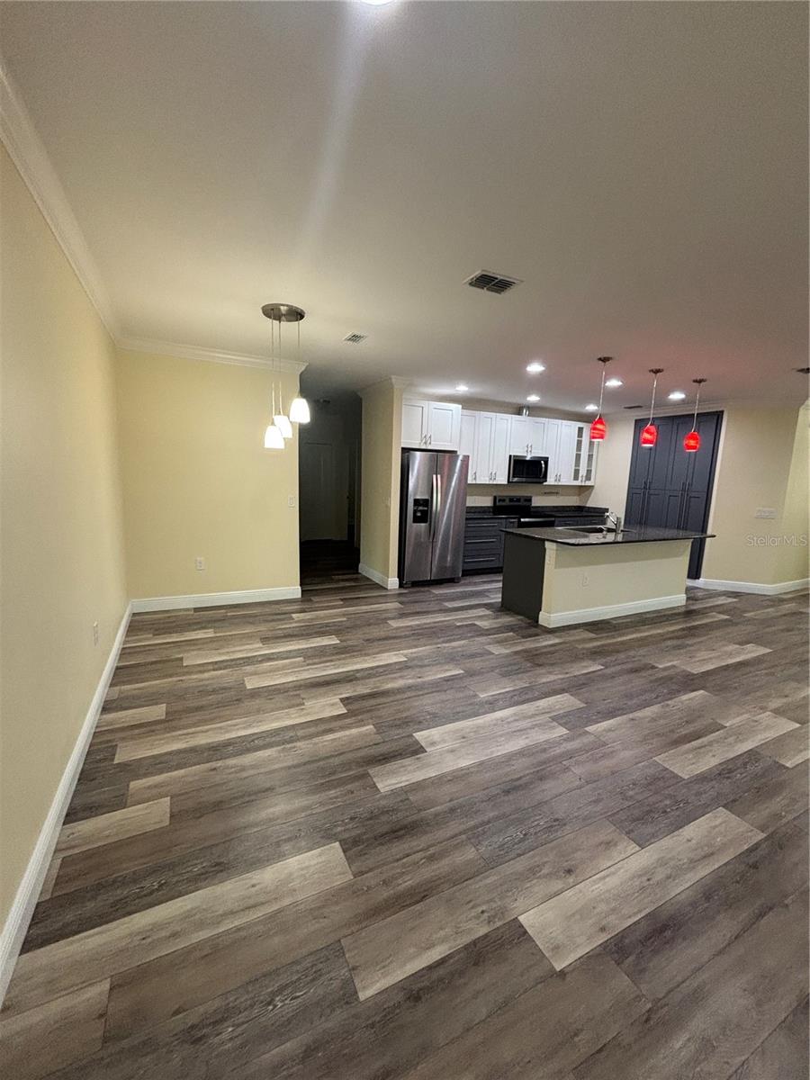 Image 17 of 62 For 1159 Macfarlane Avenue