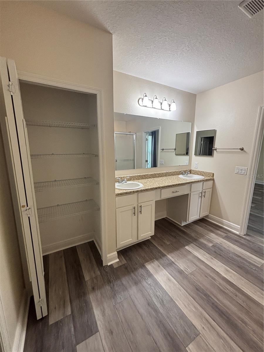 Image 31 of 62 For 1159 Macfarlane Avenue