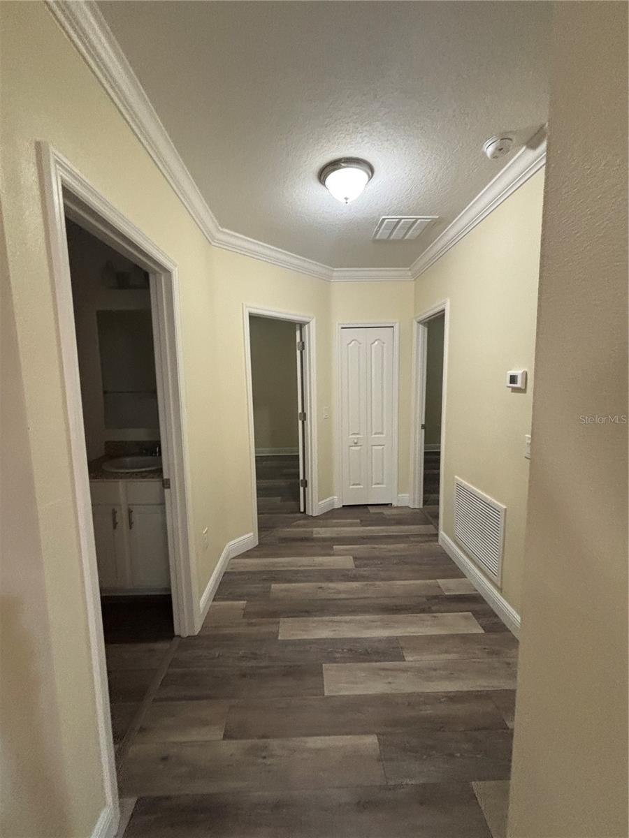 Image 35 of 62 For 1159 Macfarlane Avenue