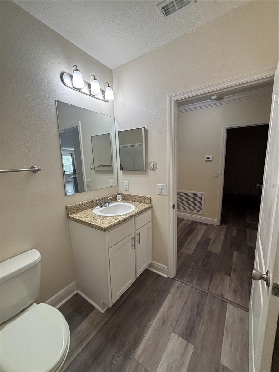 Image 40 of 62 For 1159 Macfarlane Avenue