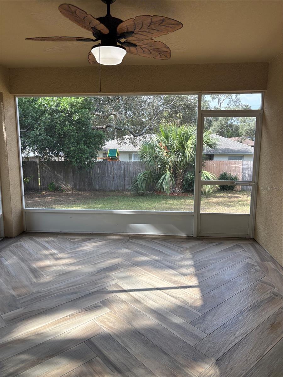 Image 52 of 62 For 1159 Macfarlane Avenue