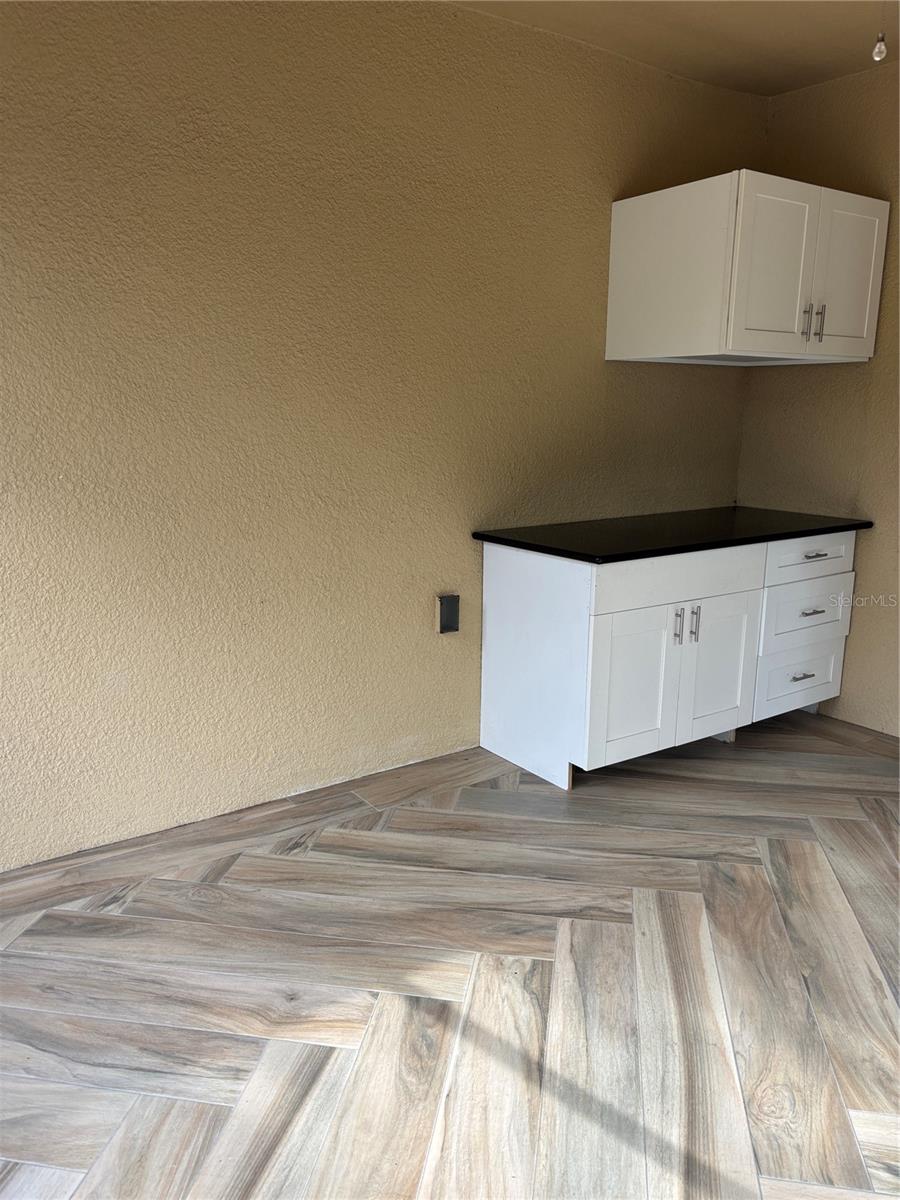 Image 53 of 62 For 1159 Macfarlane Avenue