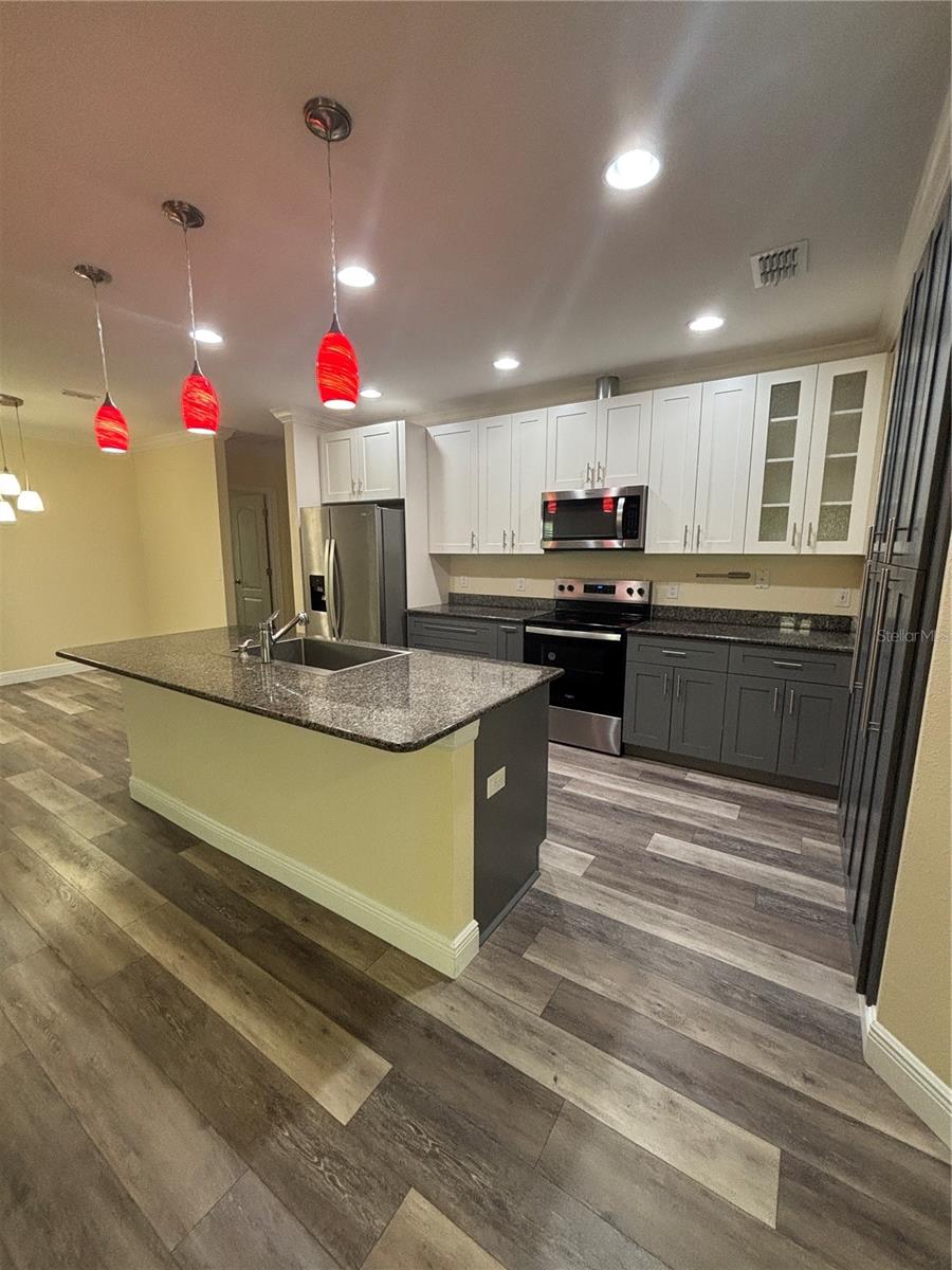 Image 9 of 62 For 1159 Macfarlane Avenue