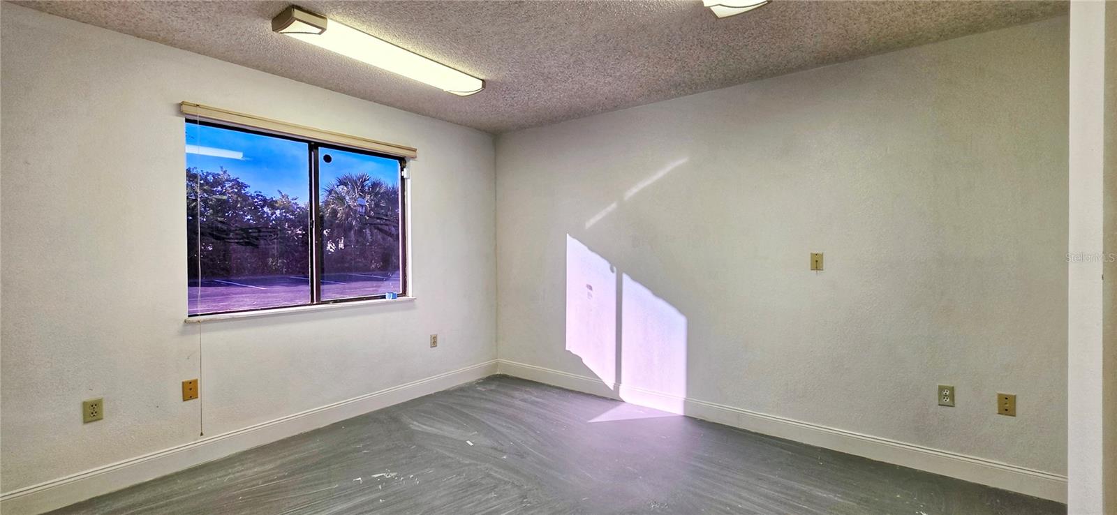 Image 18 of 22 For 7418 Community Court