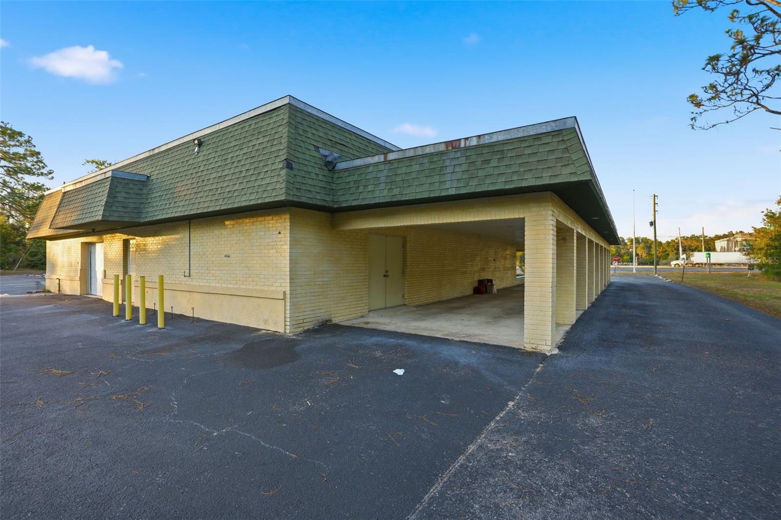 Image 32 of 72 For 15010 Cortez Boulevard