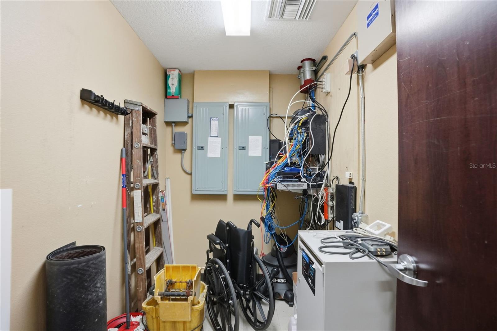 Image 45 of 72 For 15010 Cortez Boulevard