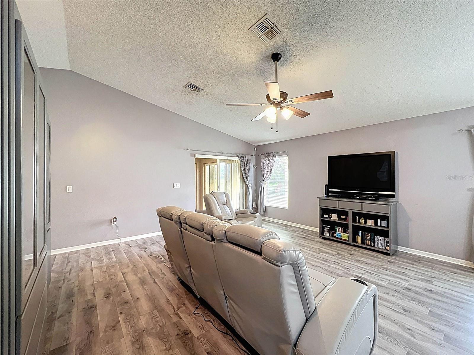 Image 20 of 61 For 189 Center Oak Circle