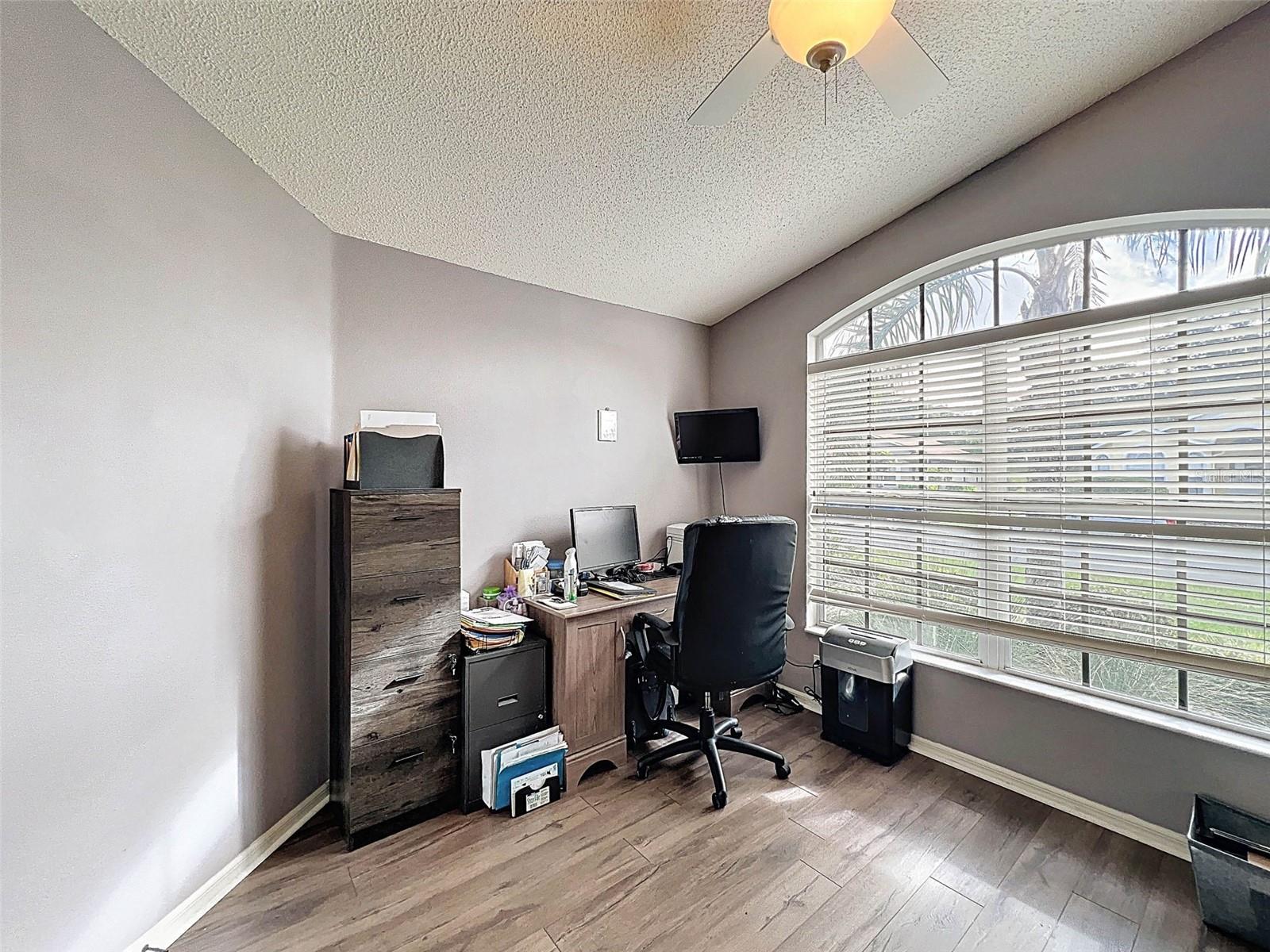 Image 41 of 61 For 189 Center Oak Circle