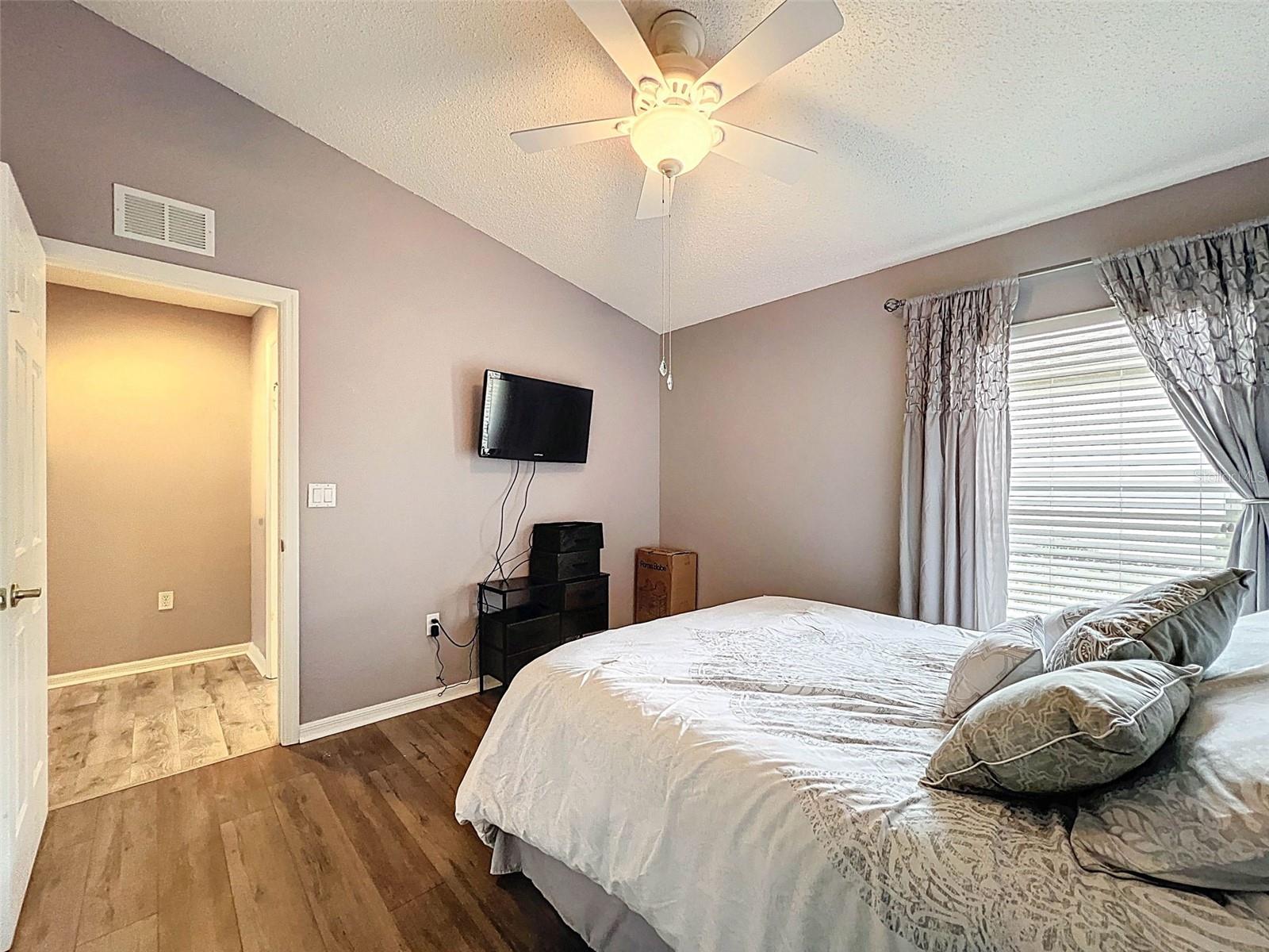 Image 47 of 61 For 189 Center Oak Circle