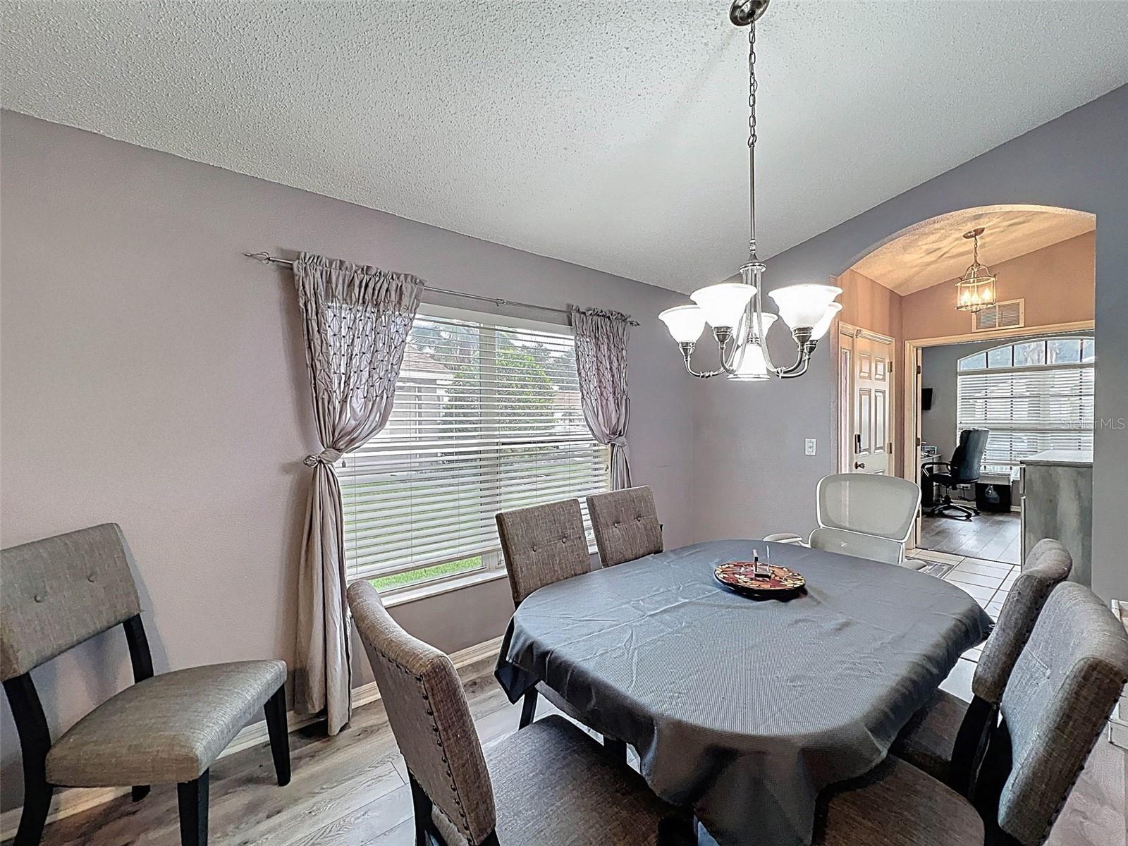 Image 9 of 61 For 189 Center Oak Circle