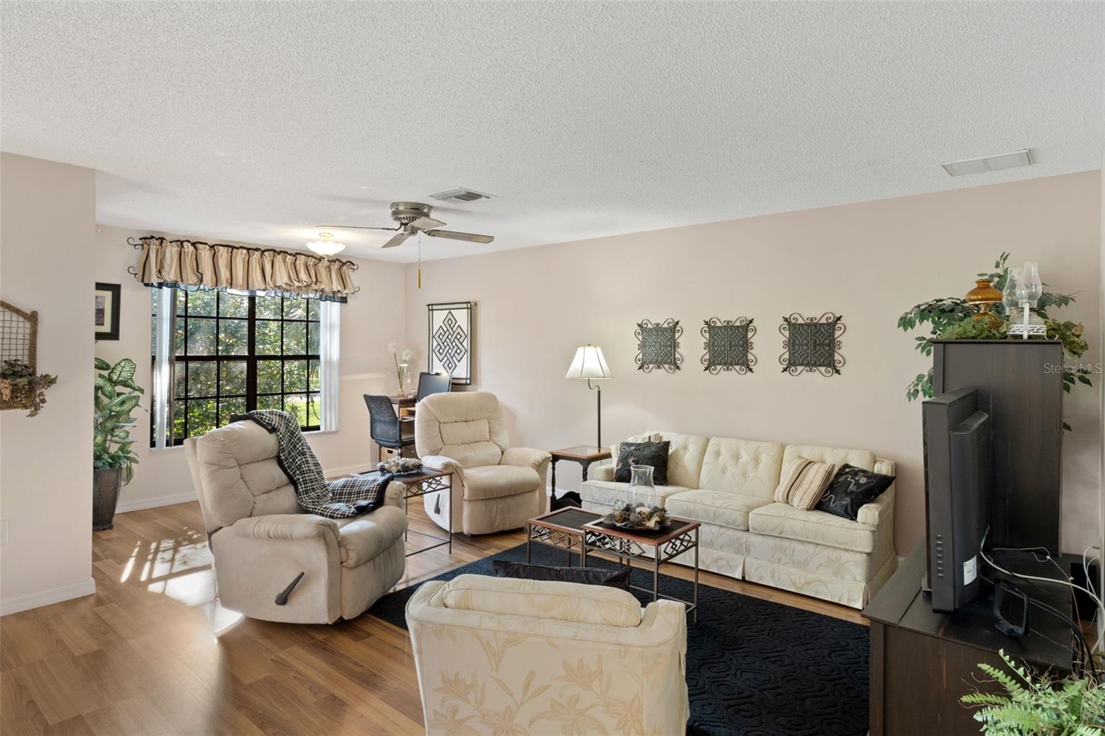 Image 7 of 79 For 6606 Brambleleaf Drive